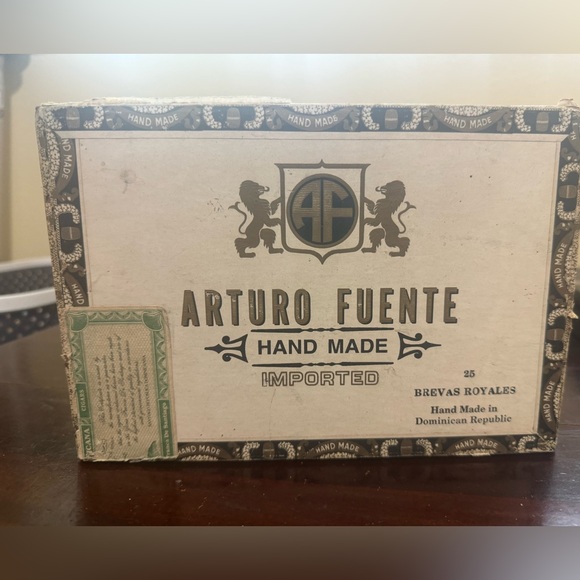 Vintage Arturo Fuente Cigar Box - Empty - Picture 3 of 7
